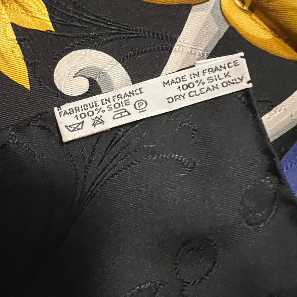 Hermes’ vintage silk scarf - Picture 5 of 6